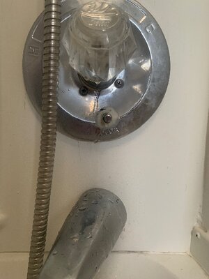 Leaky knob